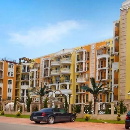 Апартамент Cozy In Sanny